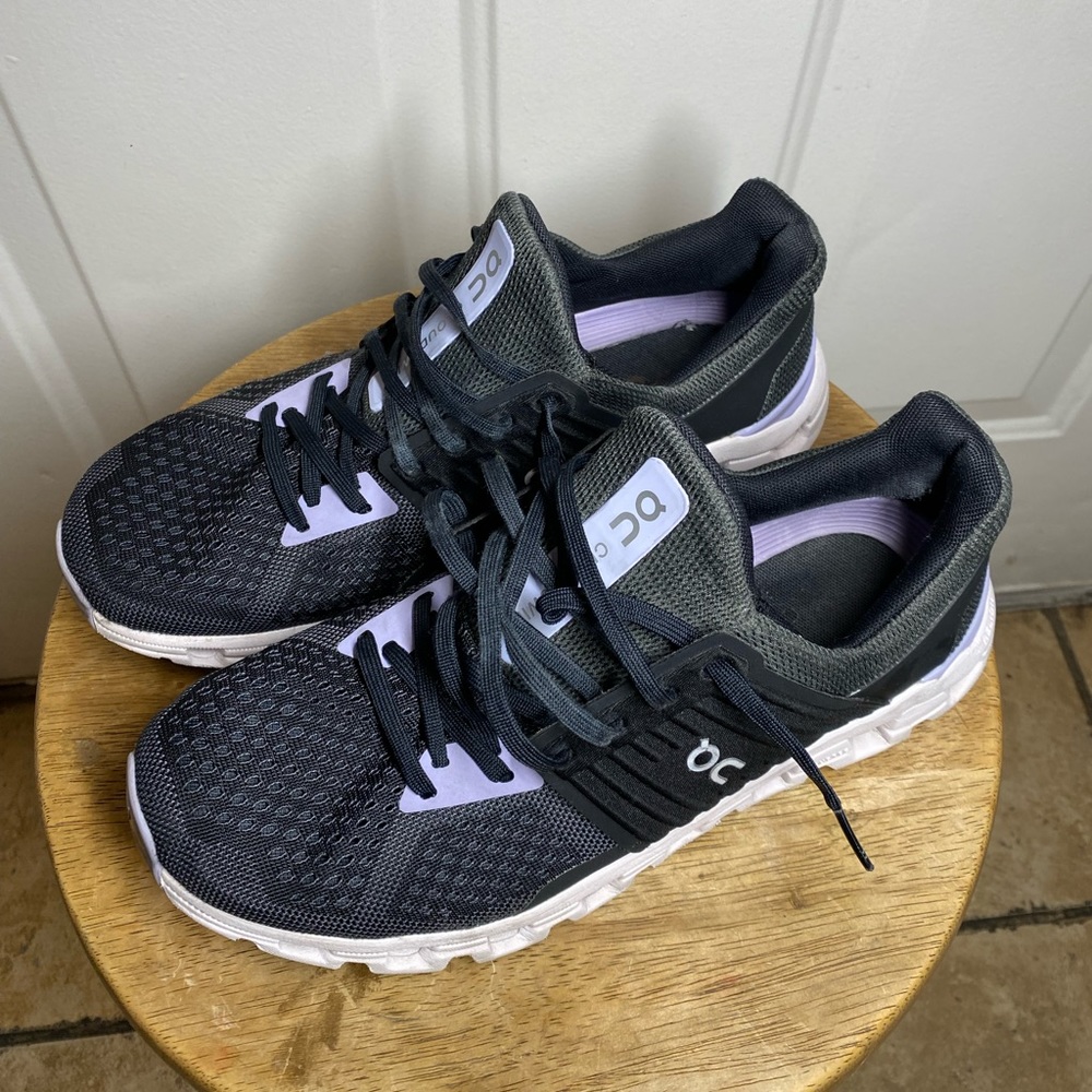 On cloud cloud swift women’s shoes size 8.5